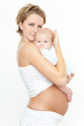 Schwangere mit Baby 2 © Fotowerk - Fotolia.com